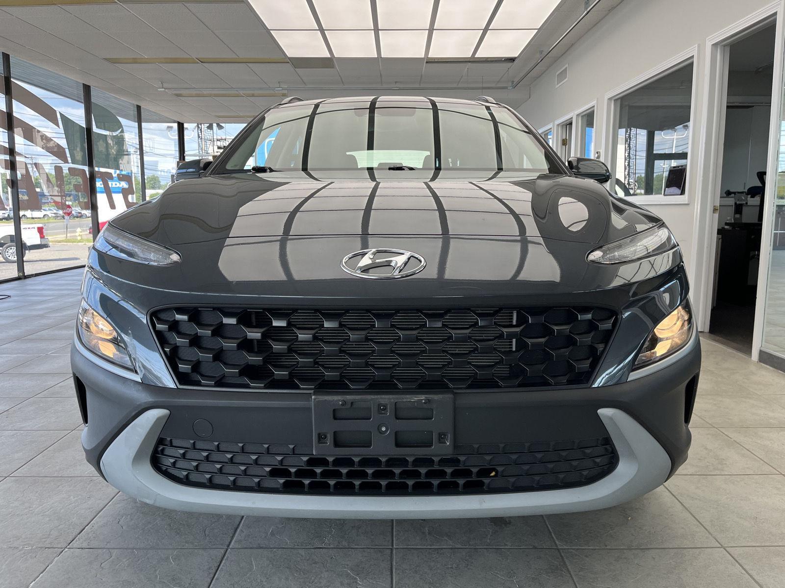 2022 Hyundai Kona SEL photo 2