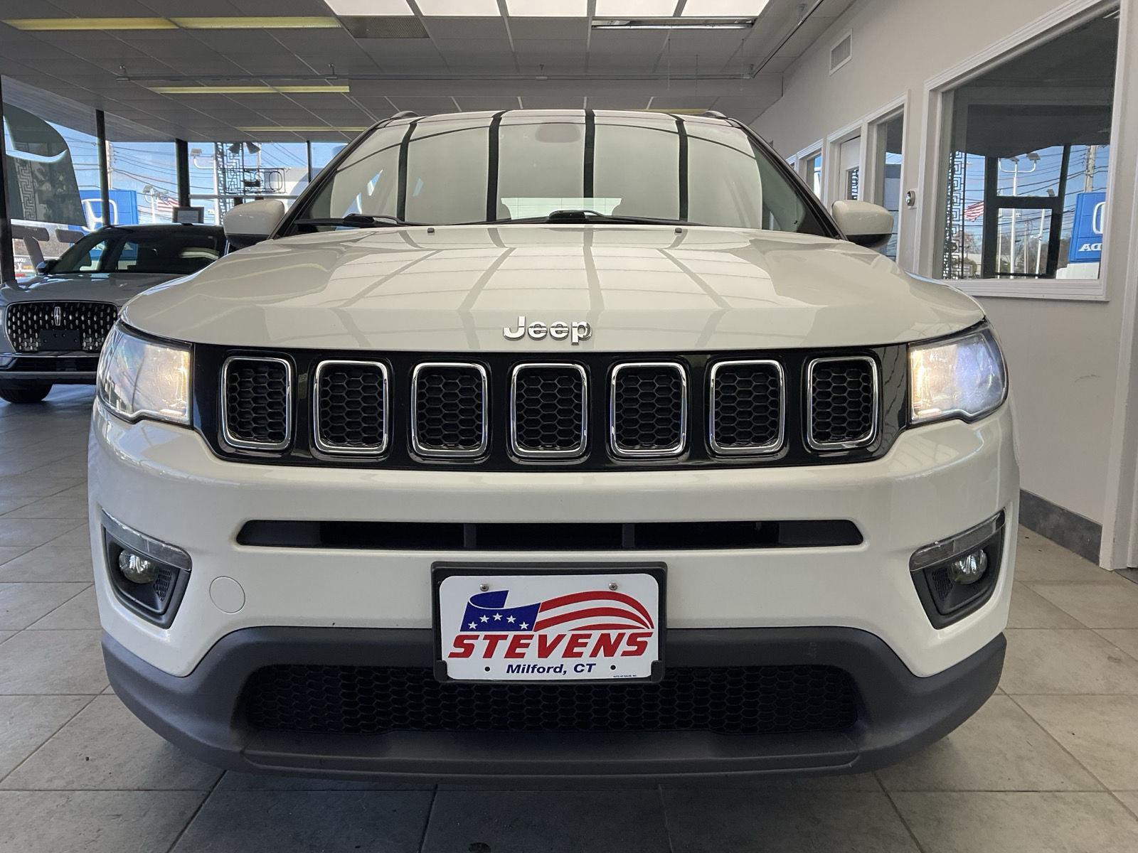 2020 Jeep Compass Latitude photo 2