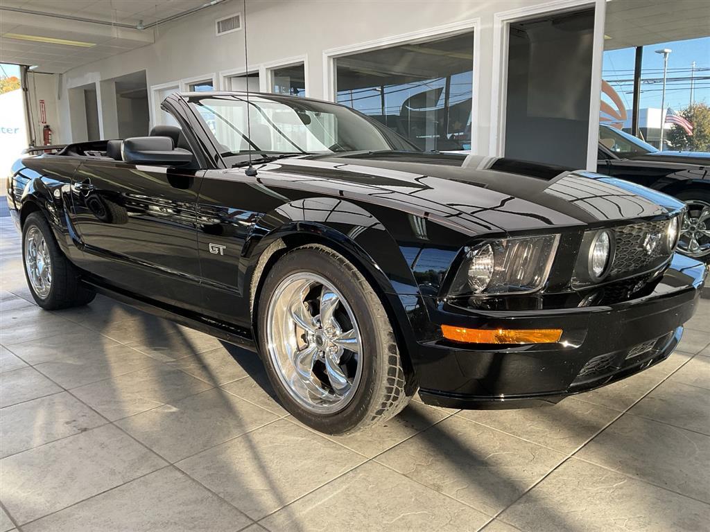 2006 Ford Mustang GT Deluxe