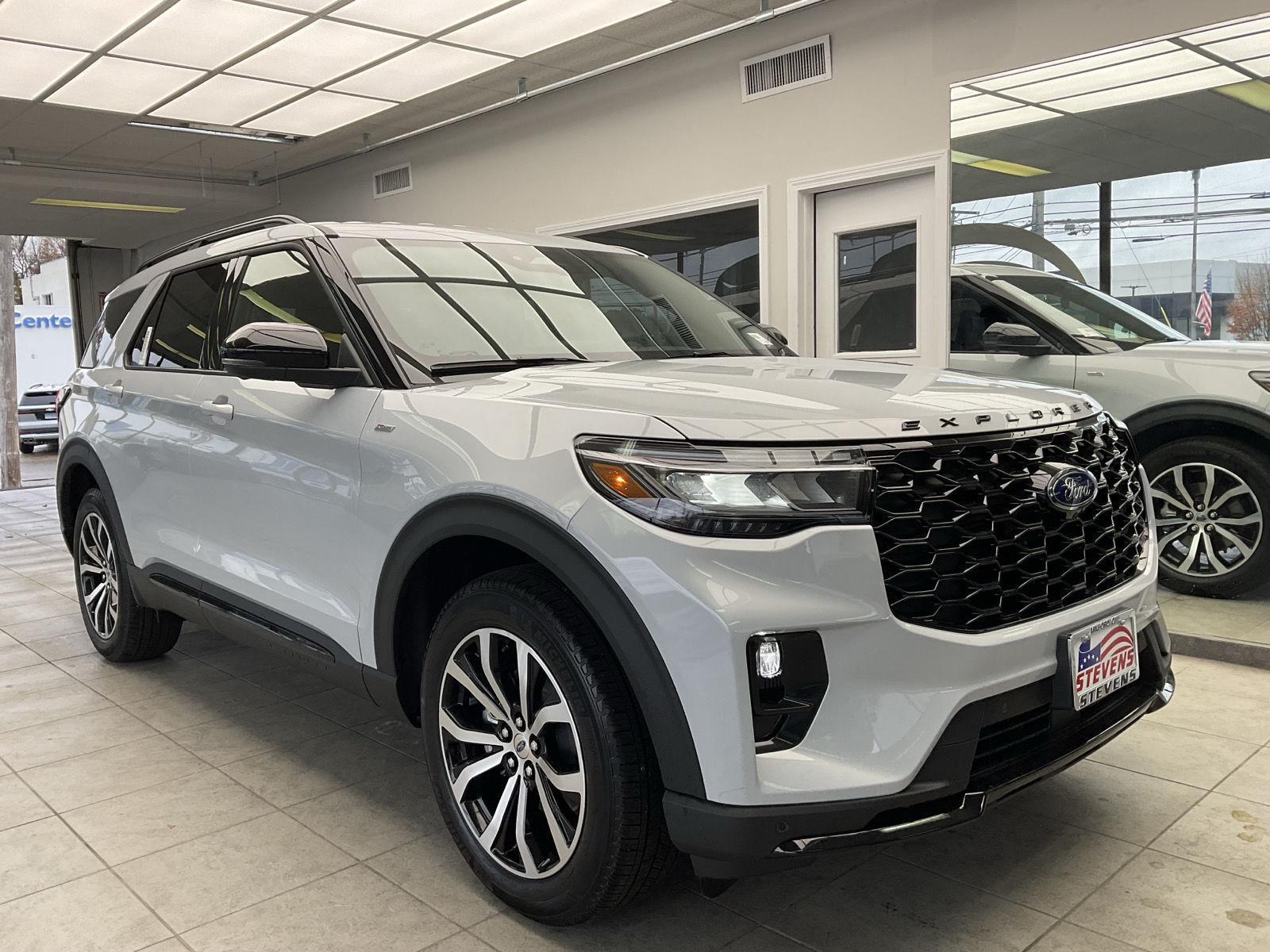 2026 Ford Explorer ST-LINE's photo