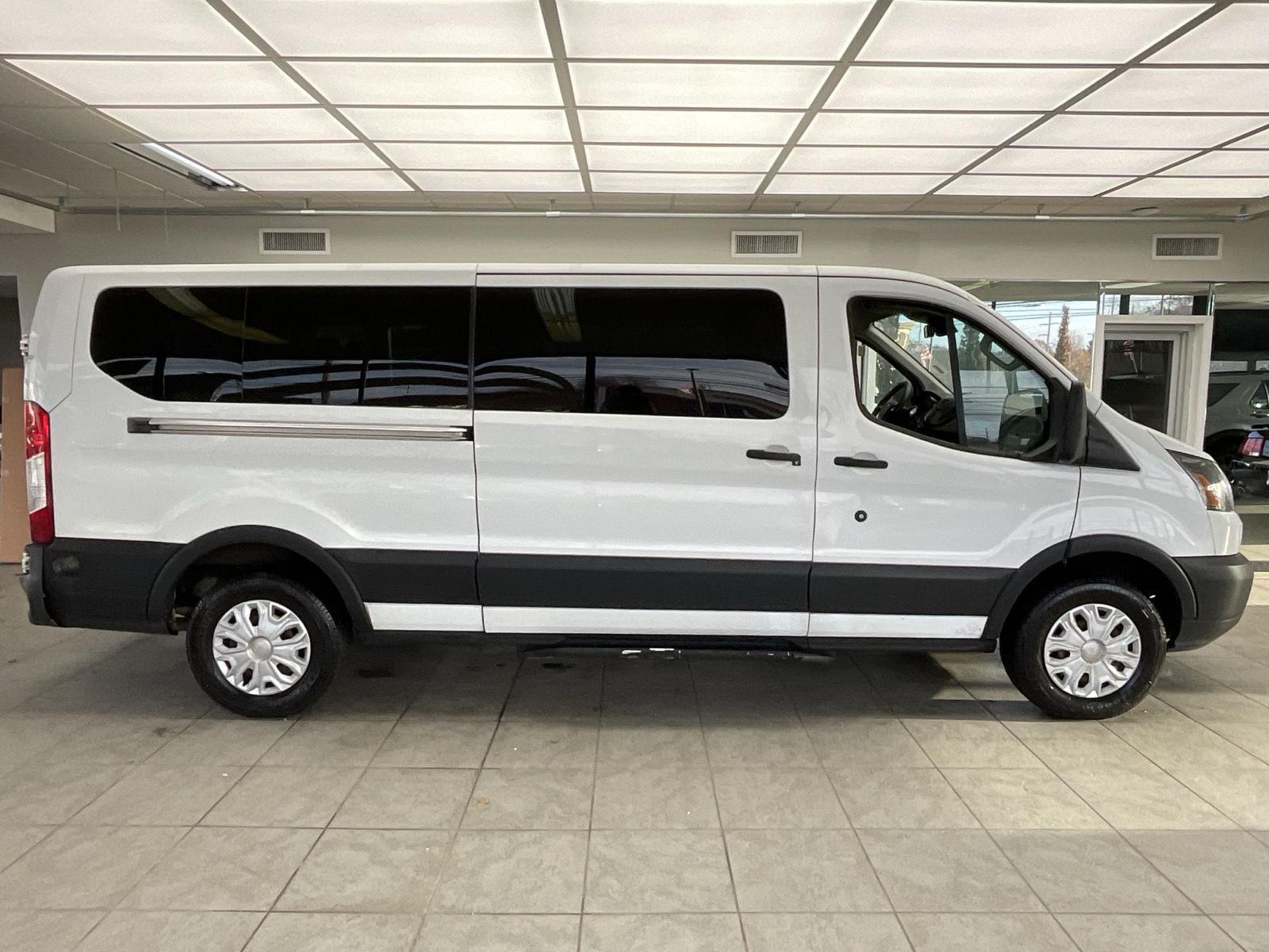 2019 Ford Transit Passenger XL photo 3