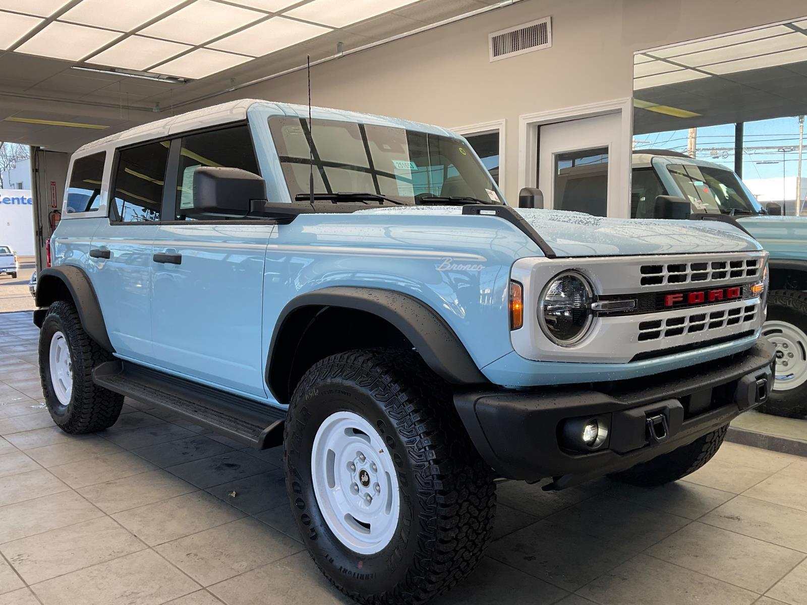 2025 Ford Bronco 4-Door Heritage Editon's photo