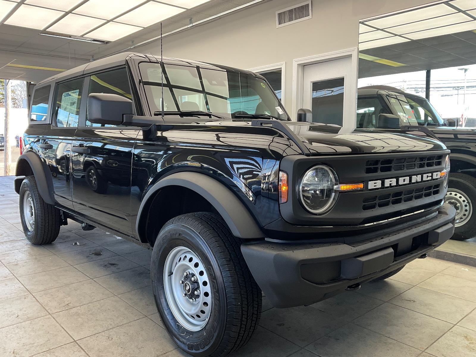 2025 Ford Bronco 4-Door Base's photo