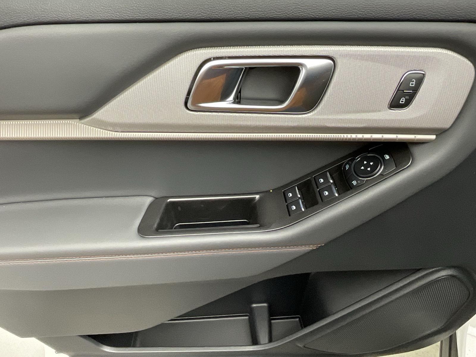 2026 Ford Explorer Active - Photo 24