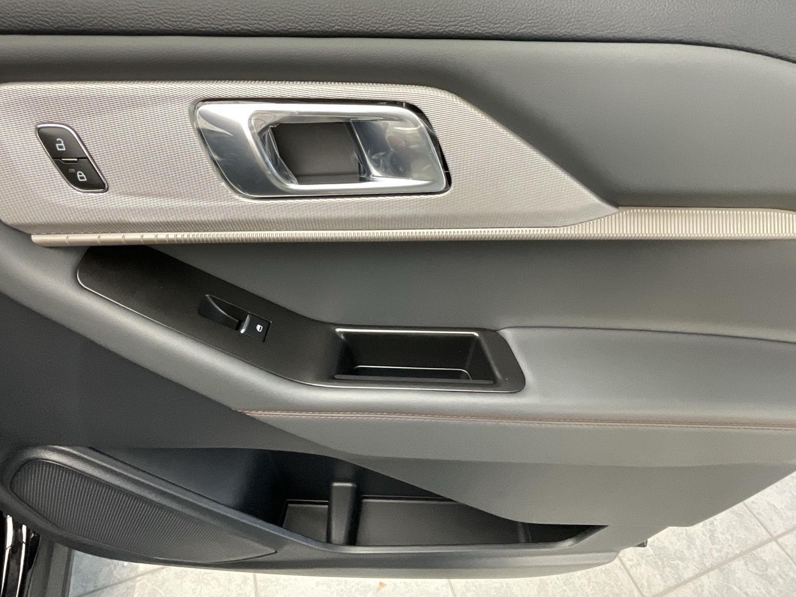 2026 Ford Explorer Active - Photo 9