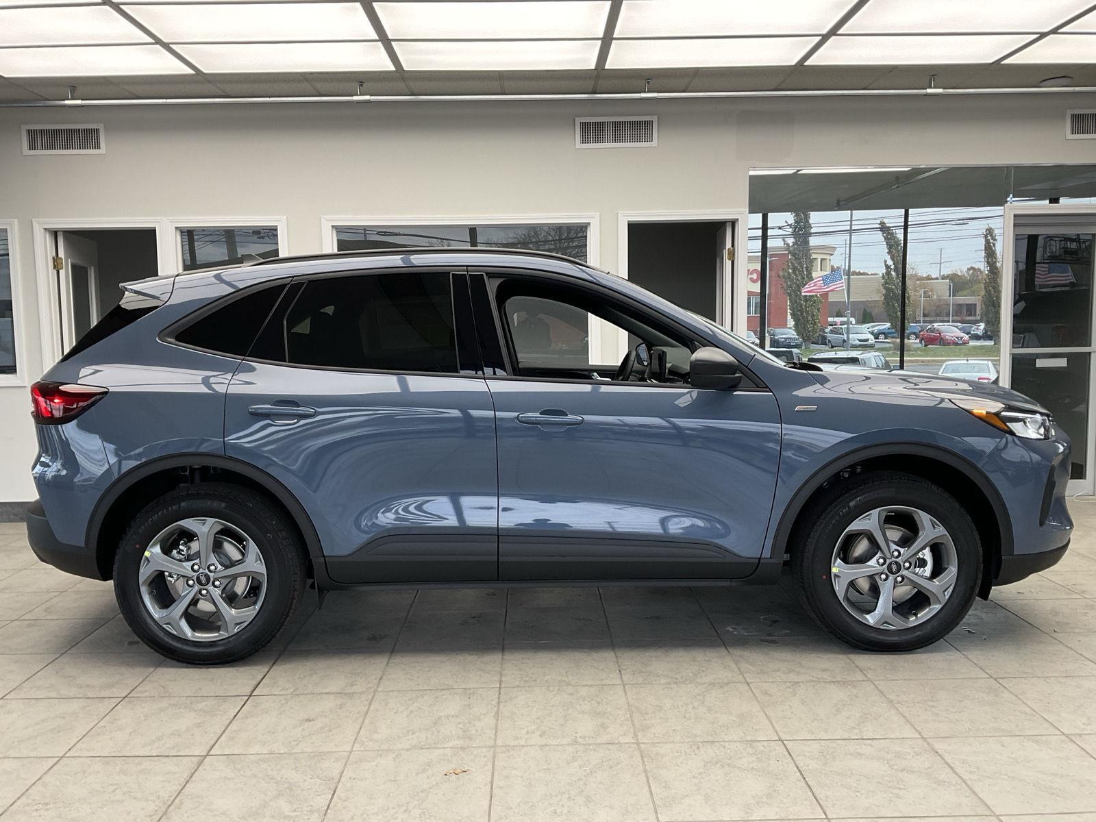 2026 Ford Escape ST-Line photo 4