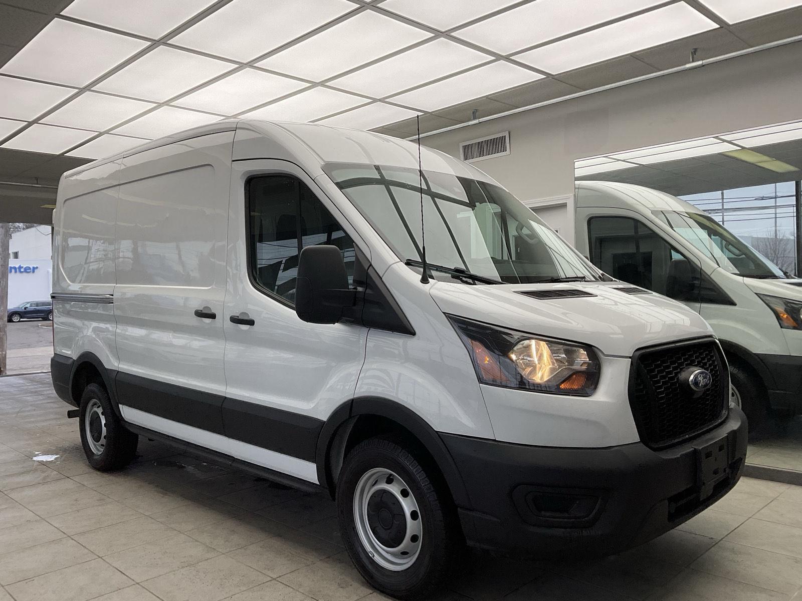 2021 Ford Transit Base's photo