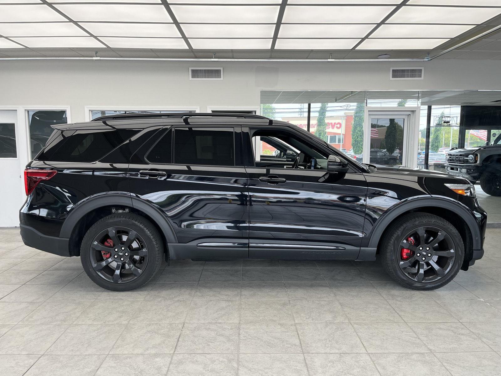 2022 Ford Explorer ST photo 2