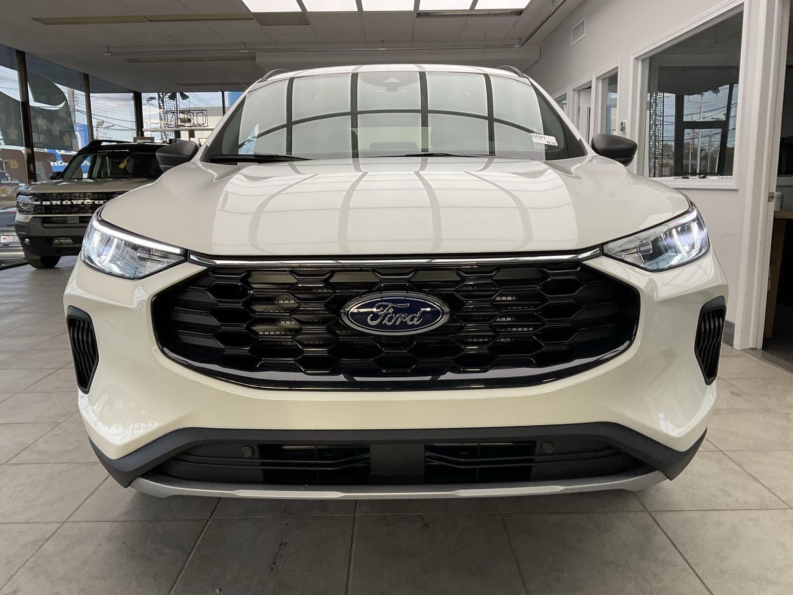 2026 Ford Escape ST-Line photo 2