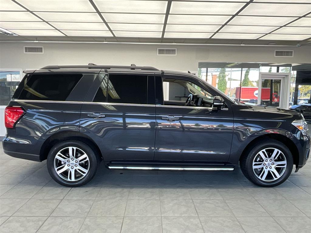 2022 Ford Expedition XLT photo 4