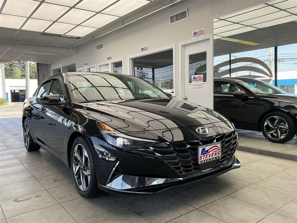 2022 Hyundai Elantra Limited Sedan