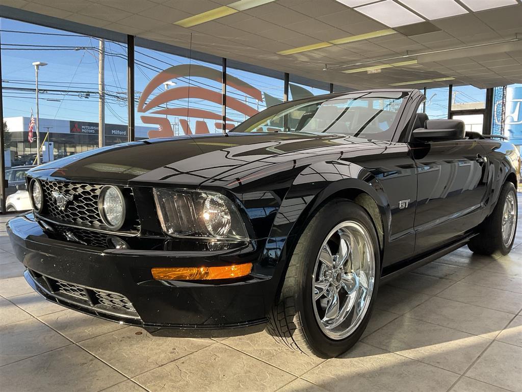 2006 Ford Mustang GT Deluxe Convertible photo 3