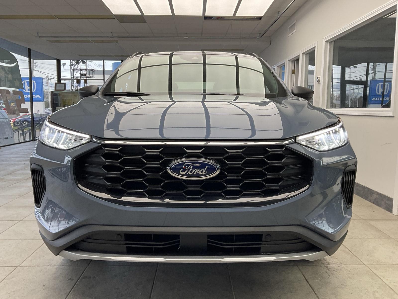 2026 Ford Escape ST-Line photo 2