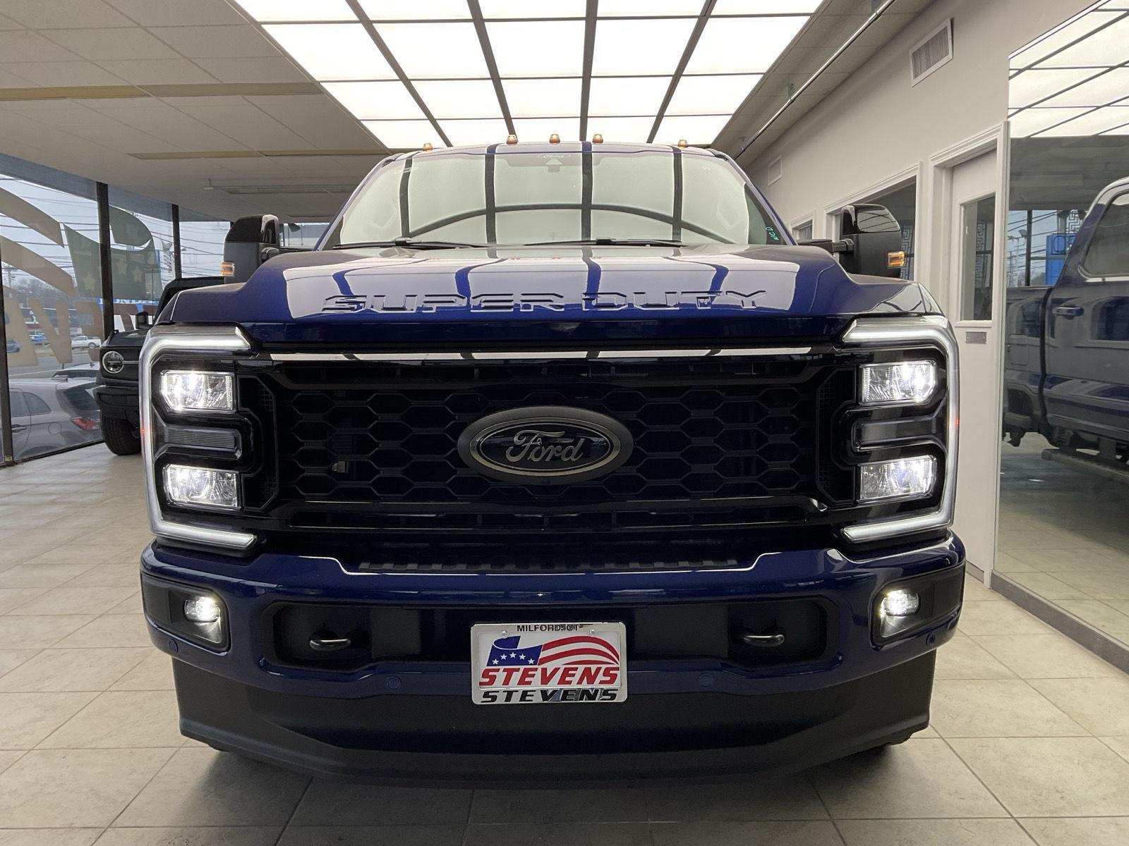 2026 Ford F-350 Super Duty Lariat - Photo 2