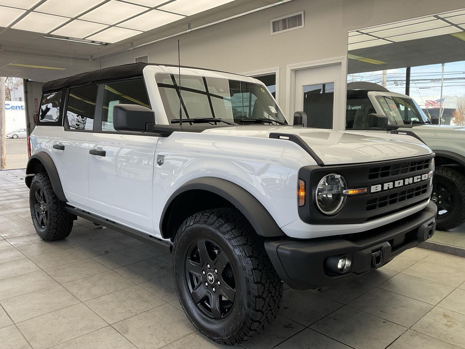2025 Ford Bronco 4-Door Big Bend's photo