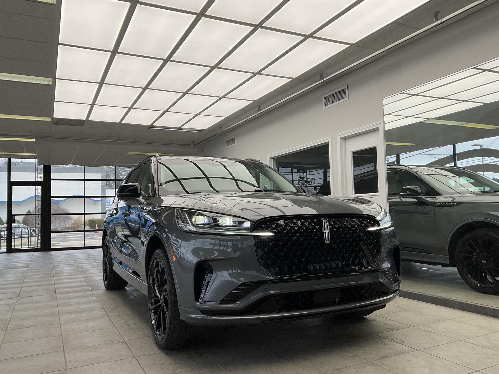 2025 Lincoln Aviator Reserve photo 2