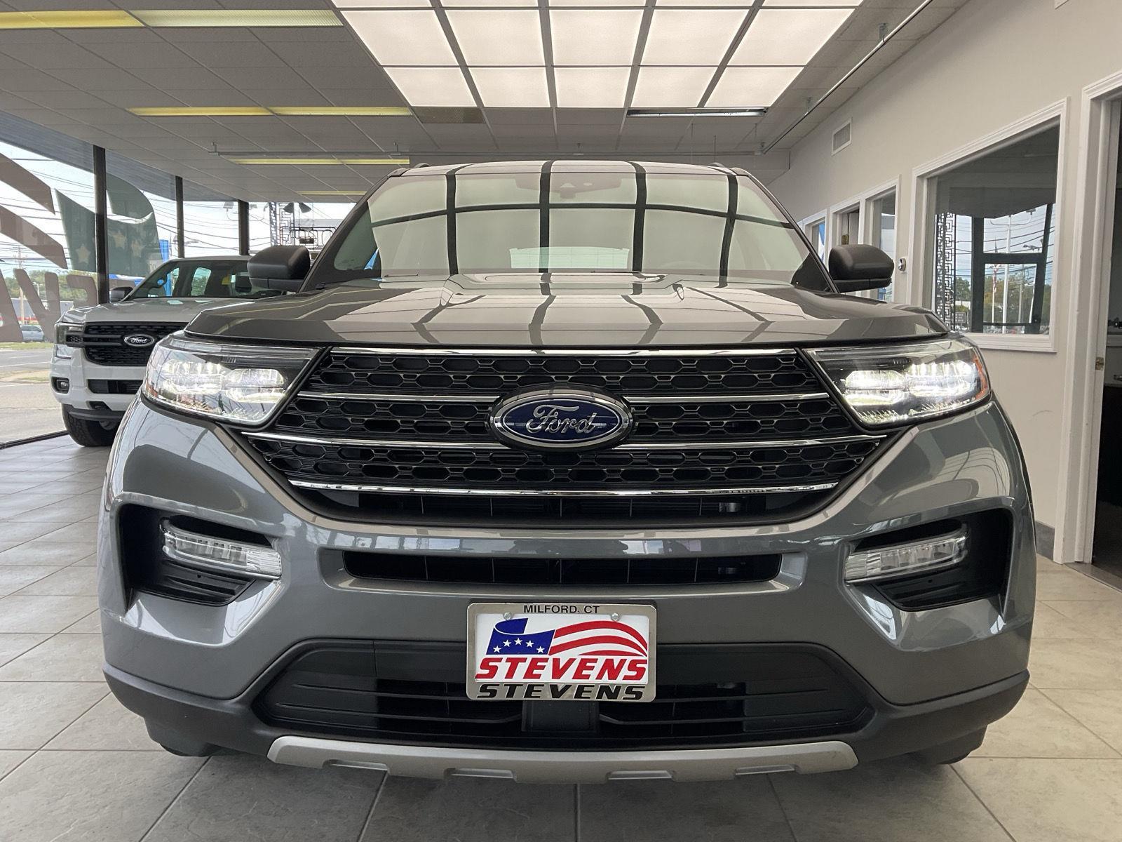 2024 Ford Explorer XLT photo 2