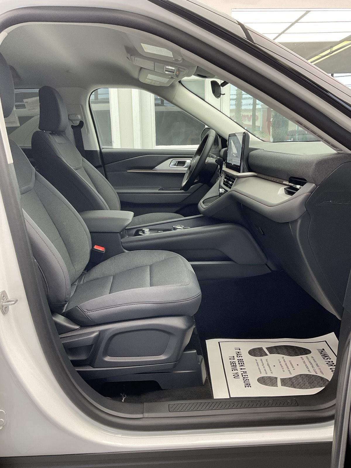 2026 Ford Explorer Active - Photo 8