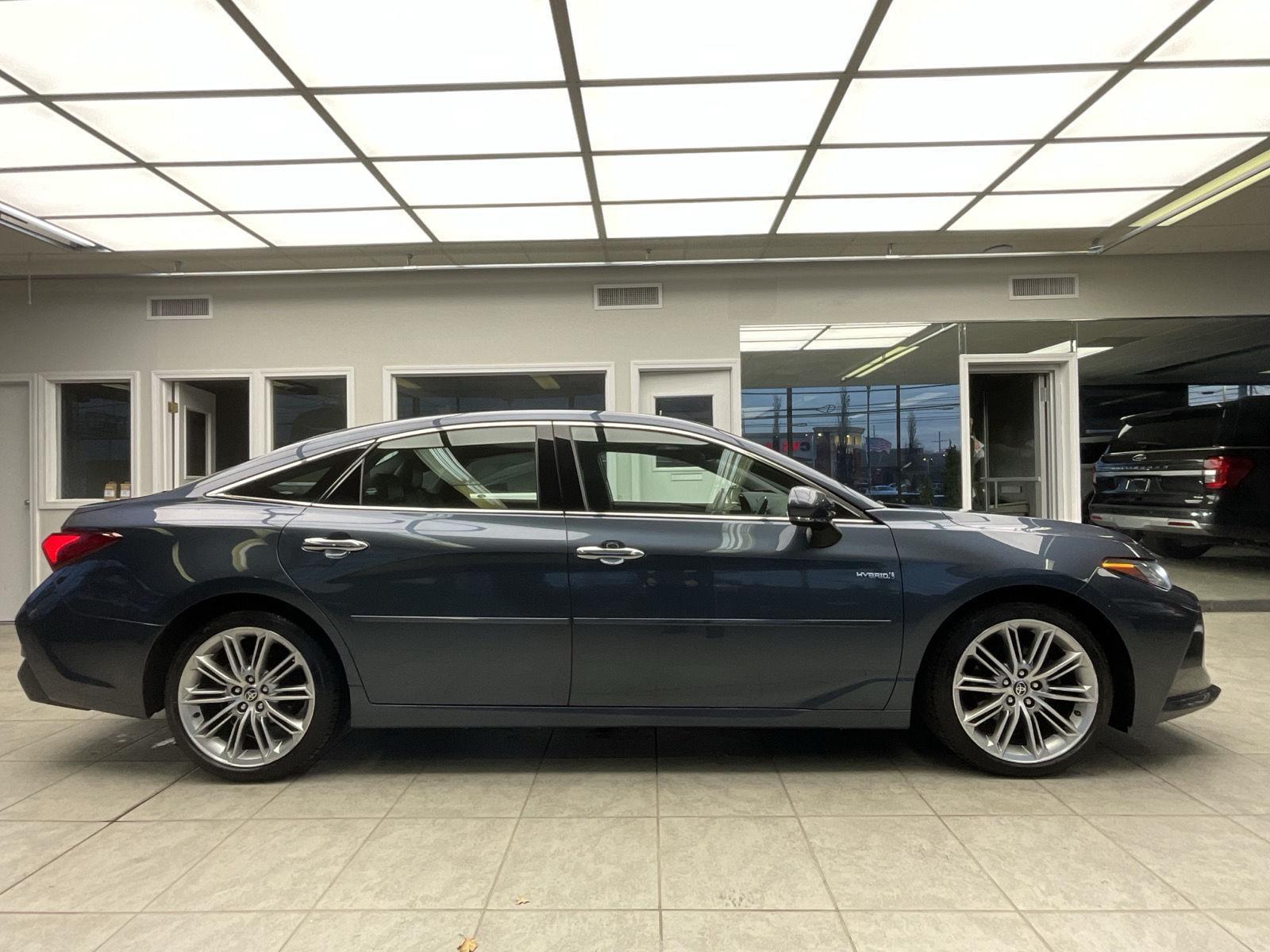 2021 Toyota Avalon Hybrid Limited photo 4