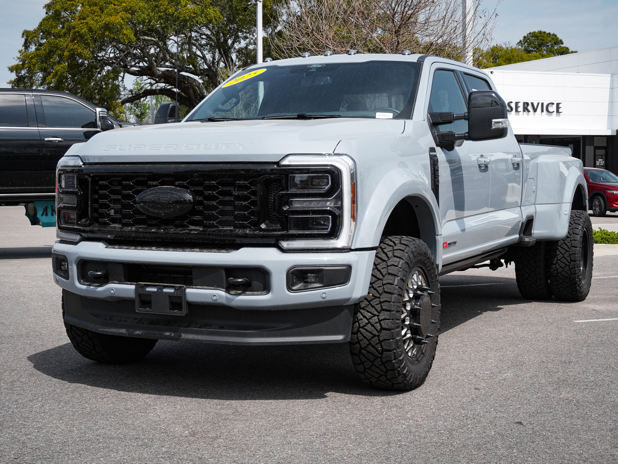 2025 Ford Super Duty F-450 DRW Platinum photo 2