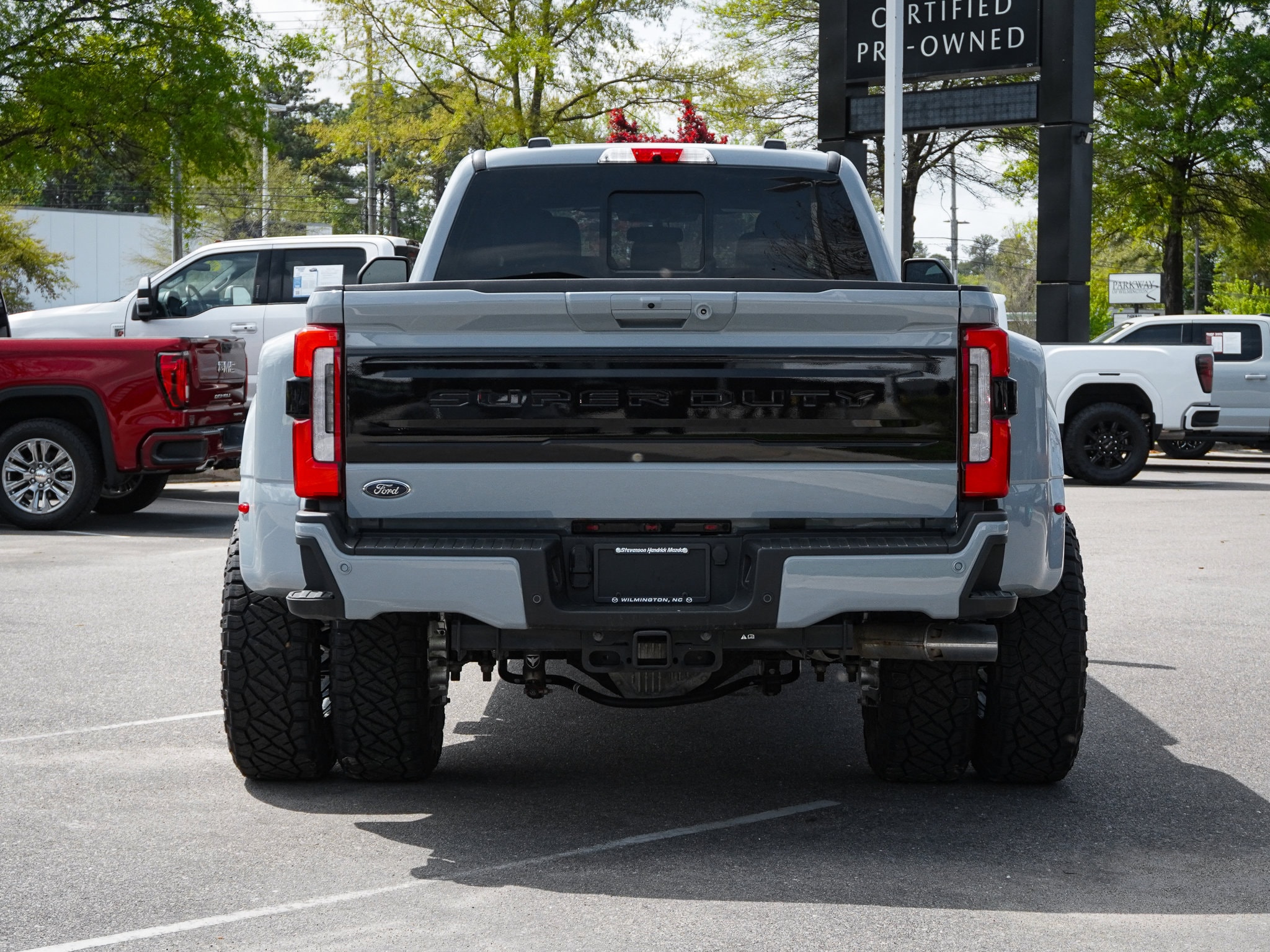 2025 Ford Super Duty F-450 DRW Platinum photo 6