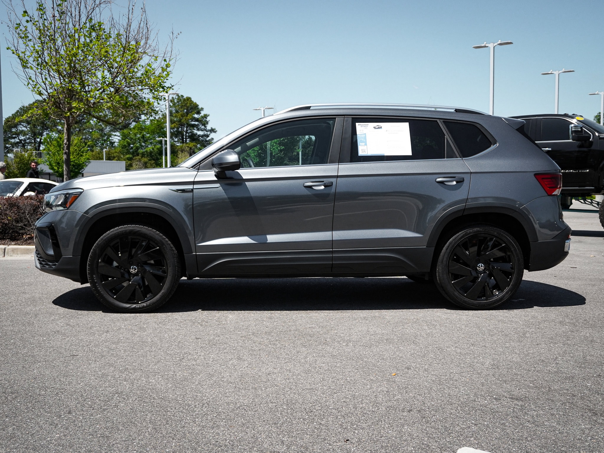 2024 Volkswagen Taos SE photo 5