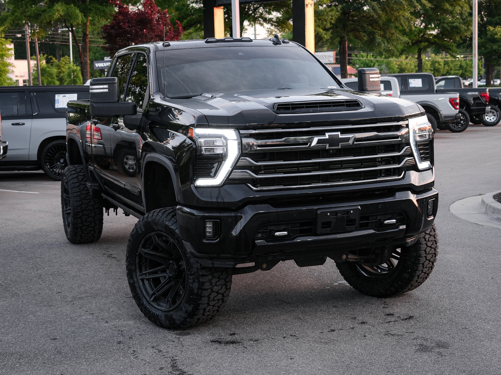 2024 Chevrolet Silverado 3500HD High Country photo 2