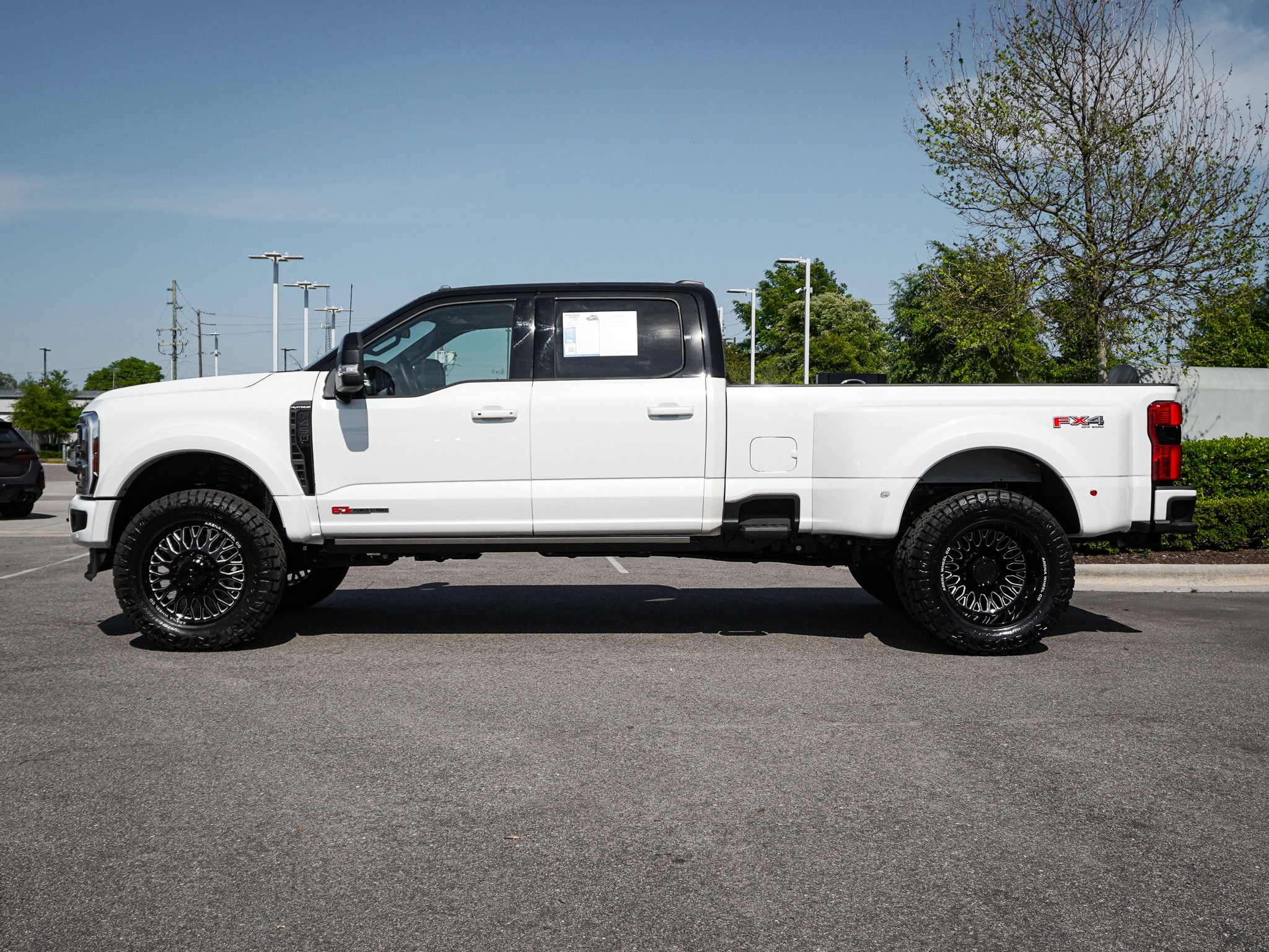 2026 Ford Super Duty F-450 DRW Platinum photo 4