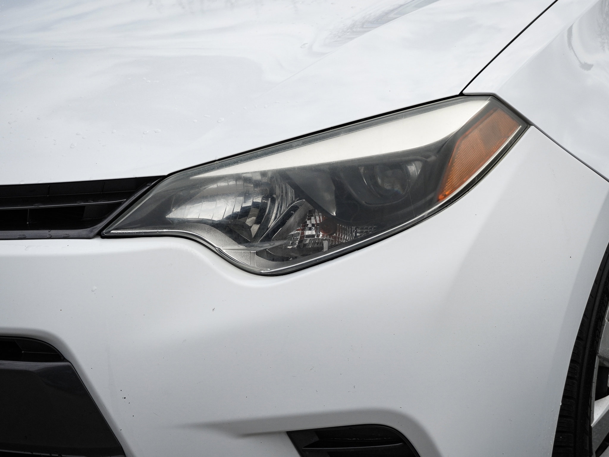 2015 Toyota Corolla LE photo 4