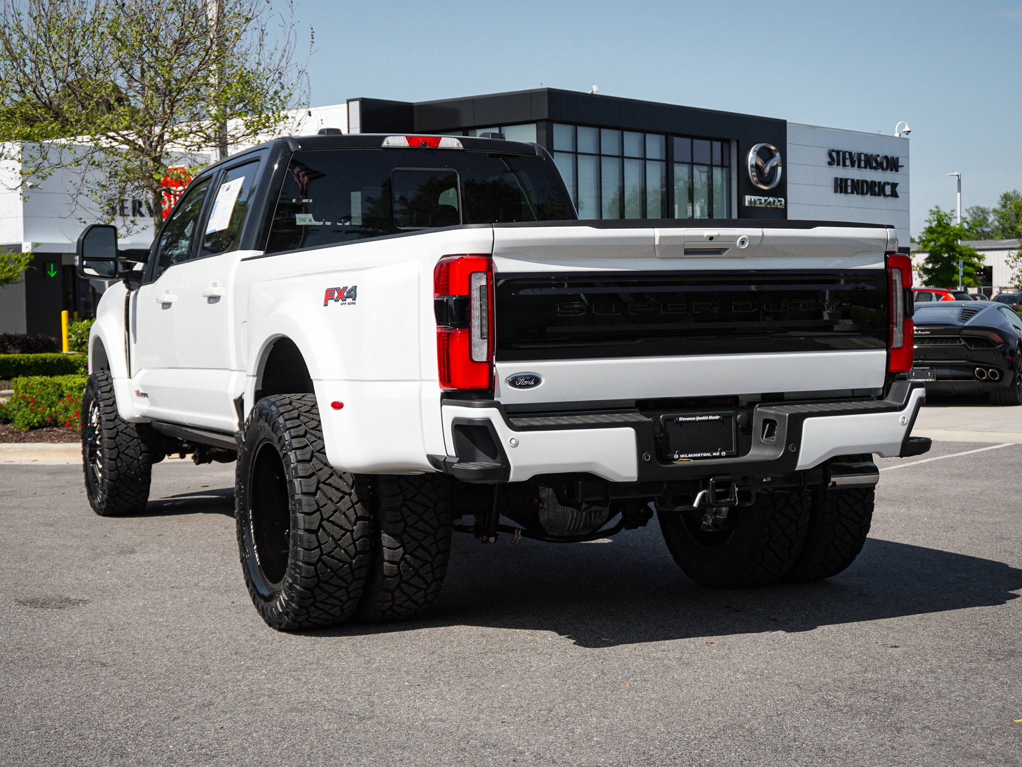 2026 Ford Super Duty F-450 DRW Platinum photo 5