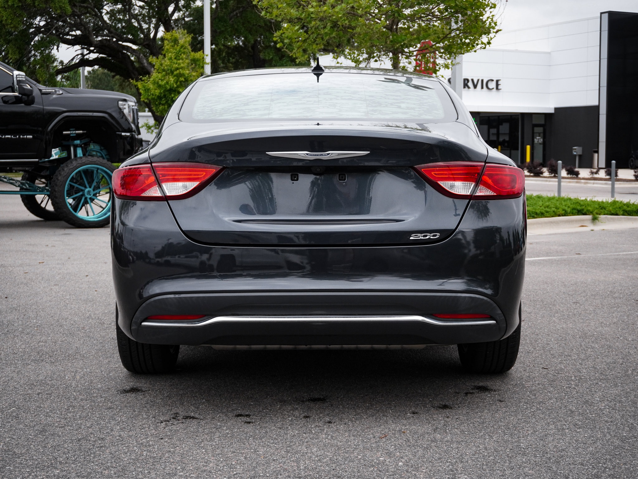 2017 Chrysler 200 Limited Platinum photo 3