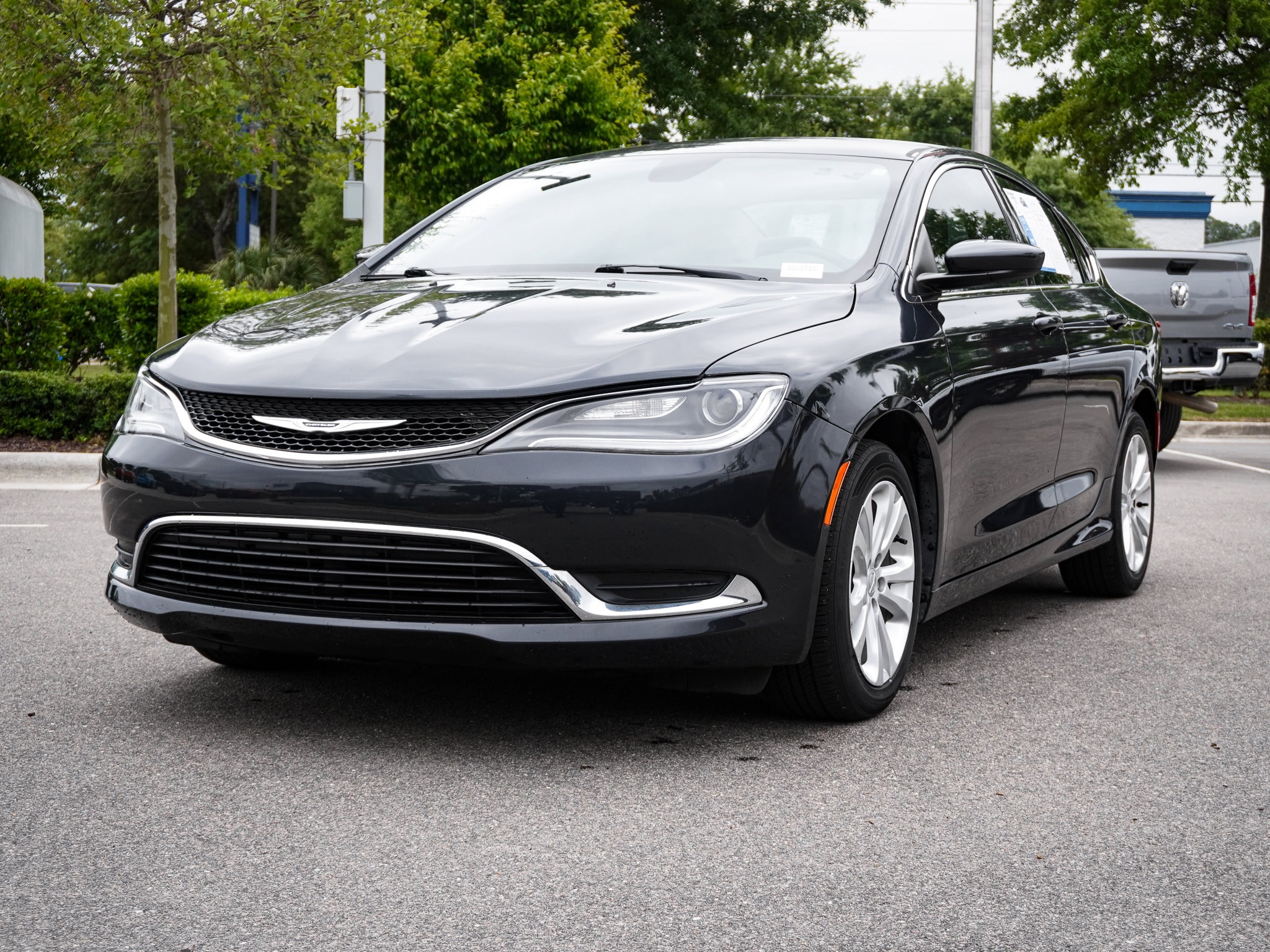 2017 Chrysler 200 Limited Platinum photo 2