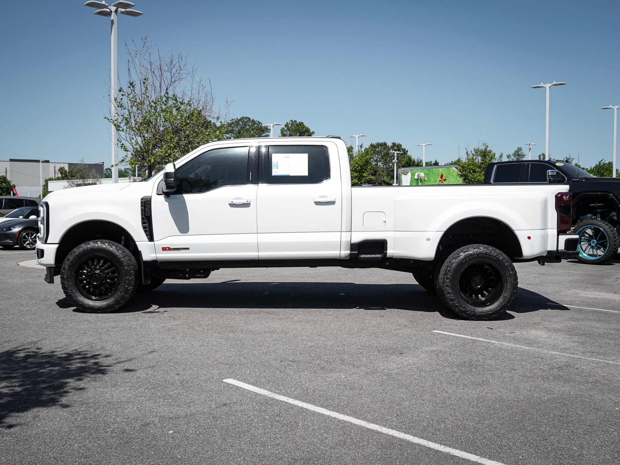2024 Ford Super Duty F-350 DRW Limited photo 4
