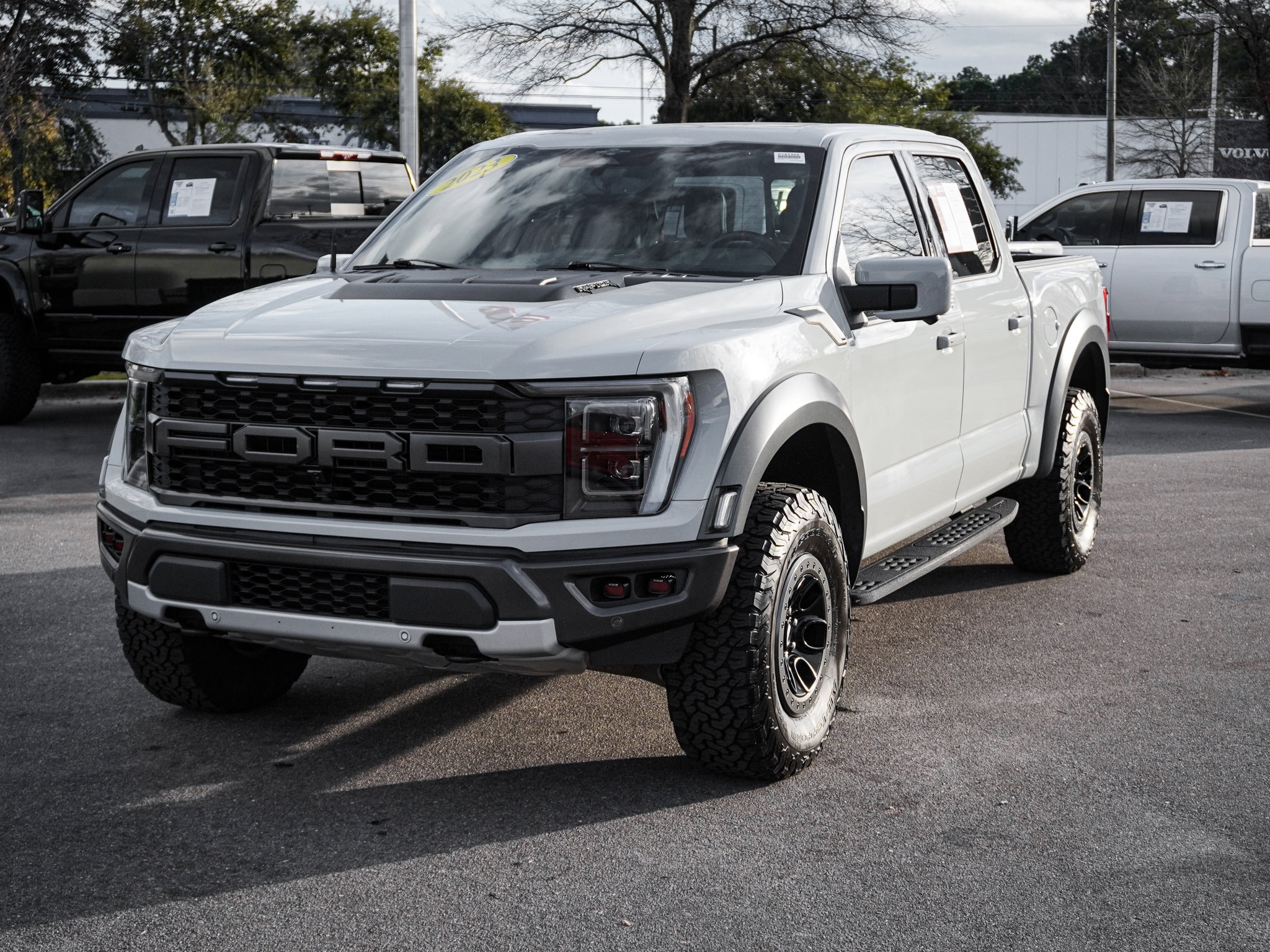 2023 Ford F-150 Raptor photo 2