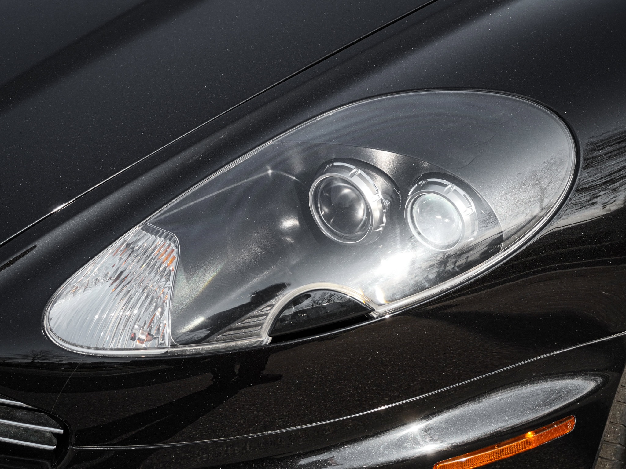 2012 Aston Martin DBS Carbon photo 4