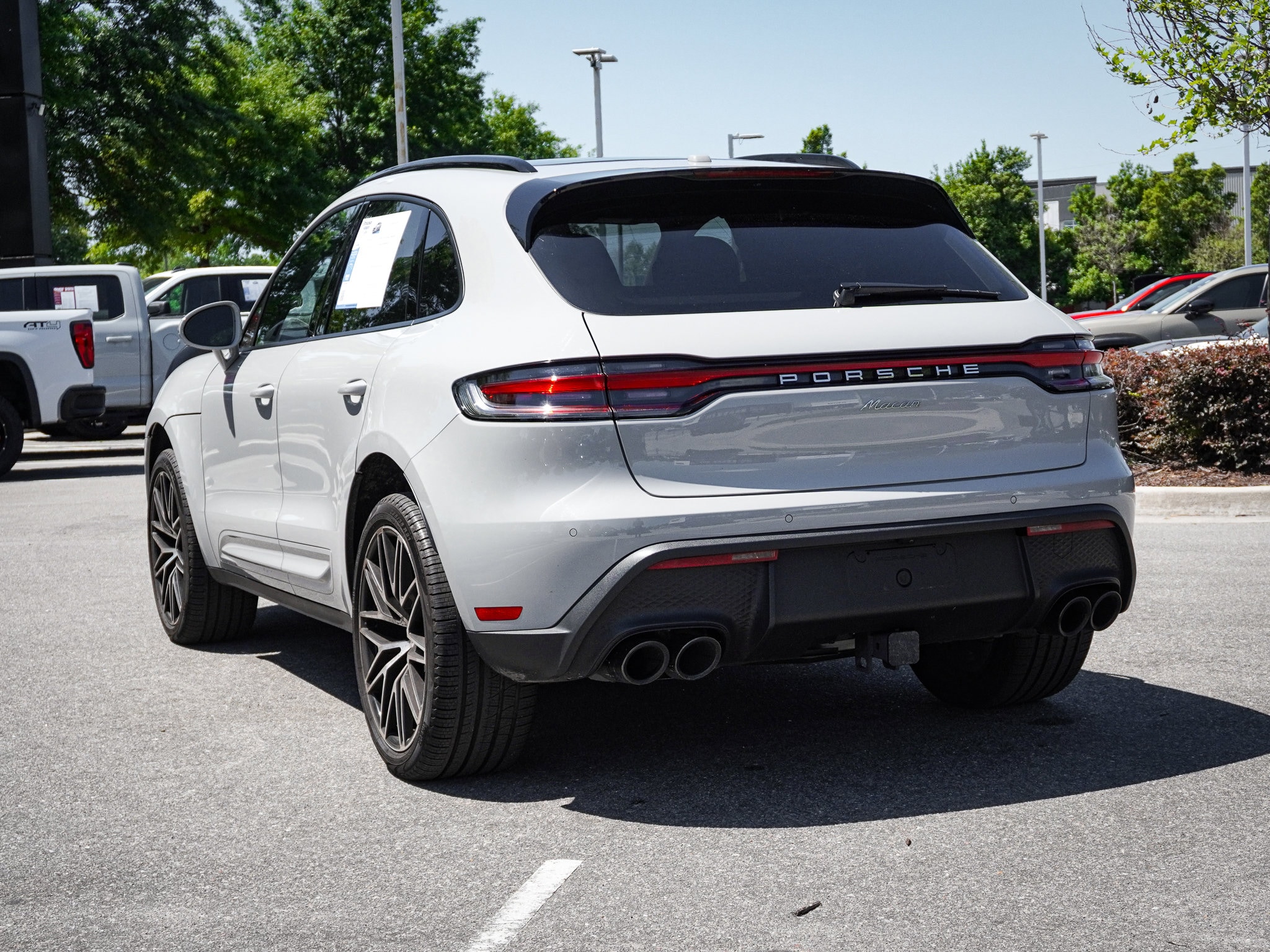 2025 Porsche Macan photo 5