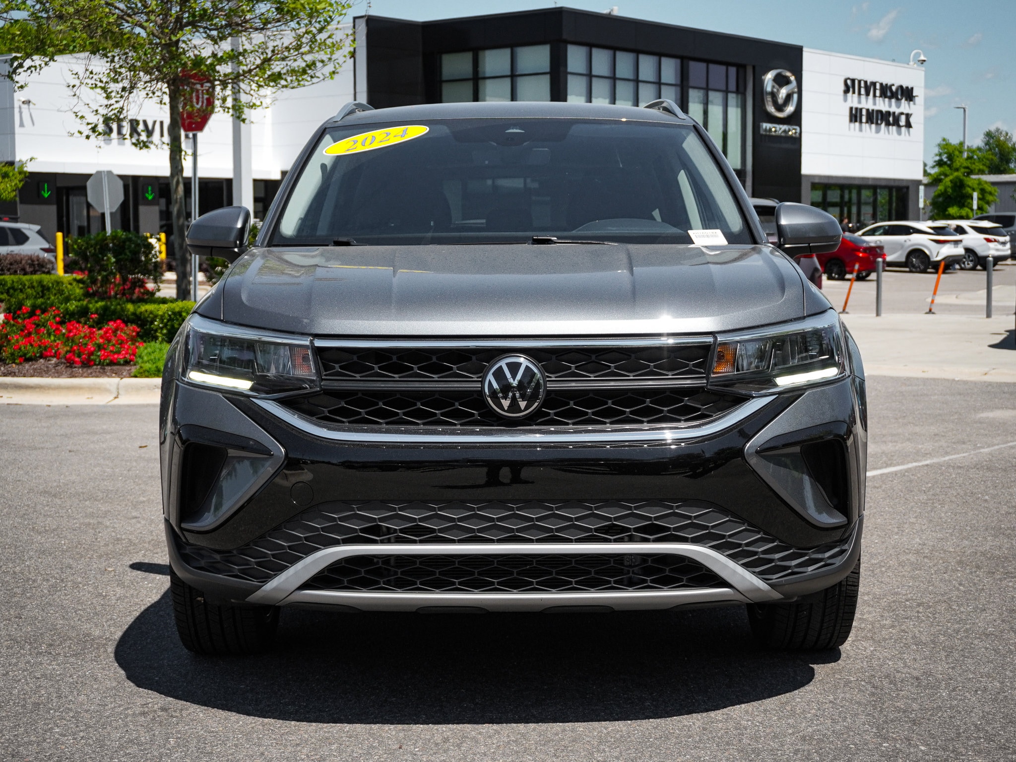 2024 Volkswagen Taos SE photo 2