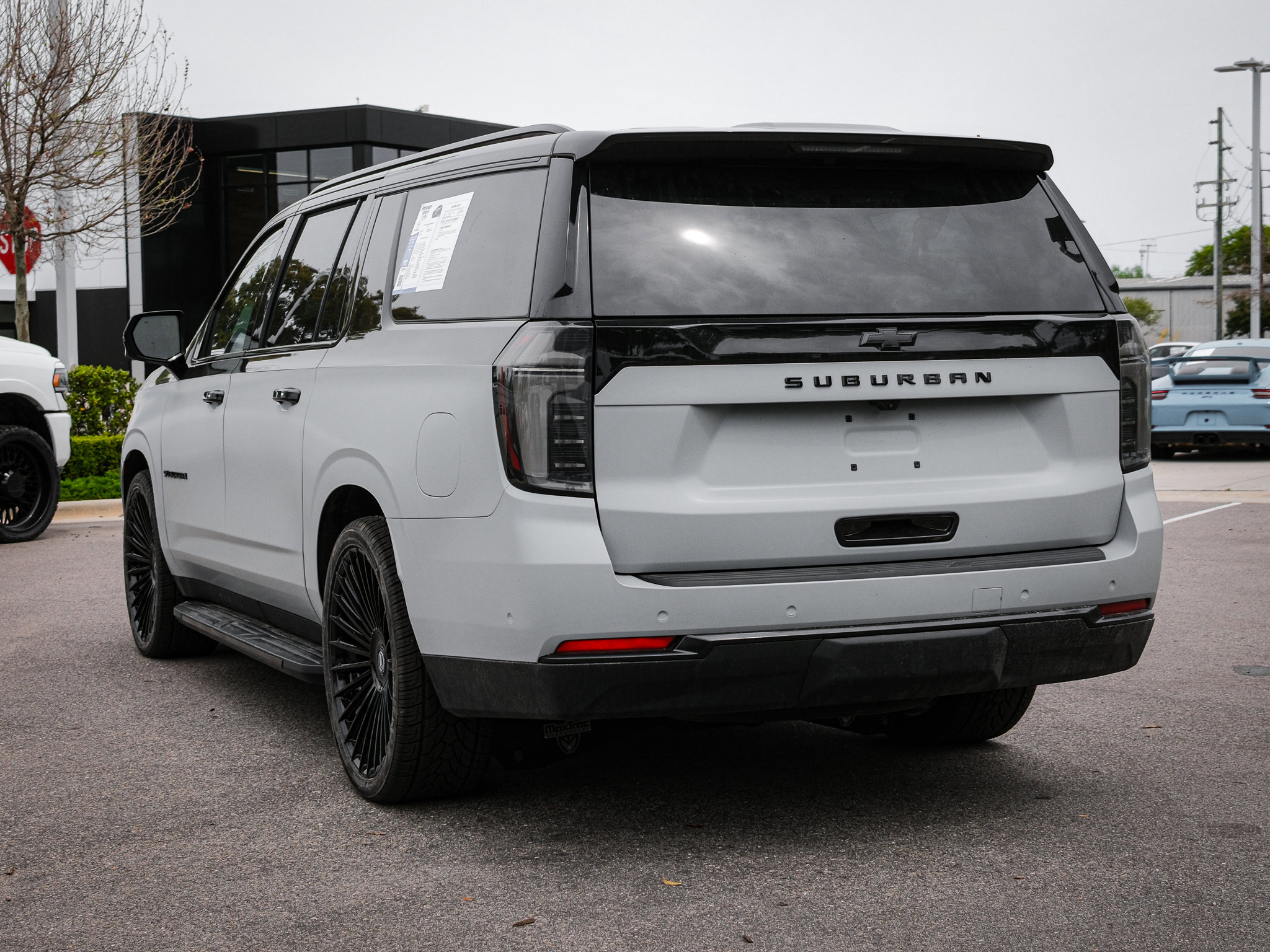 2025 Chevrolet Suburban LT photo 5