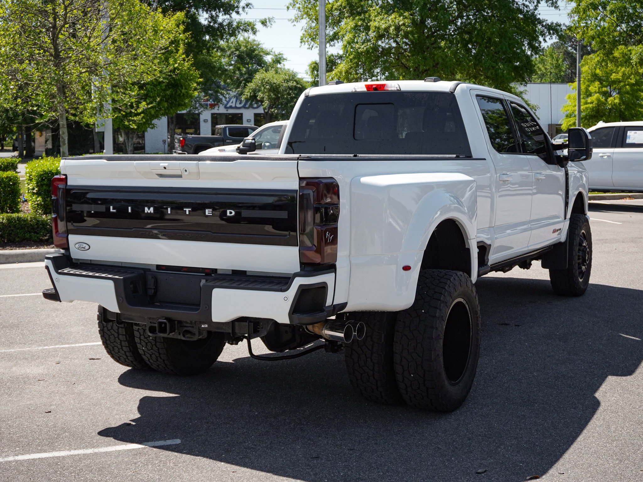 2024 Ford Super Duty F-350 DRW Limited photo 3
