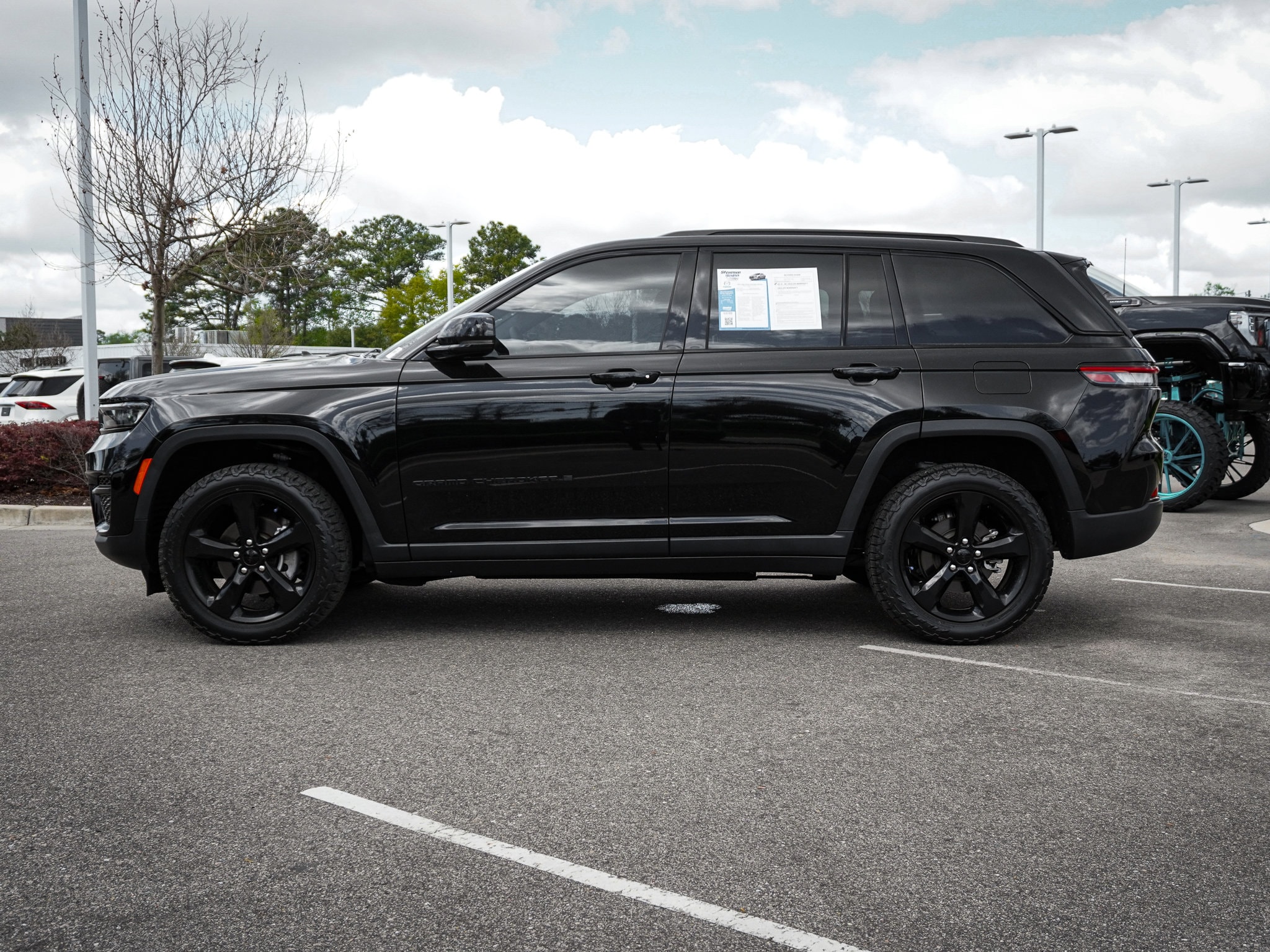 2023 Jeep Grand Cherokee Altitude photo 5