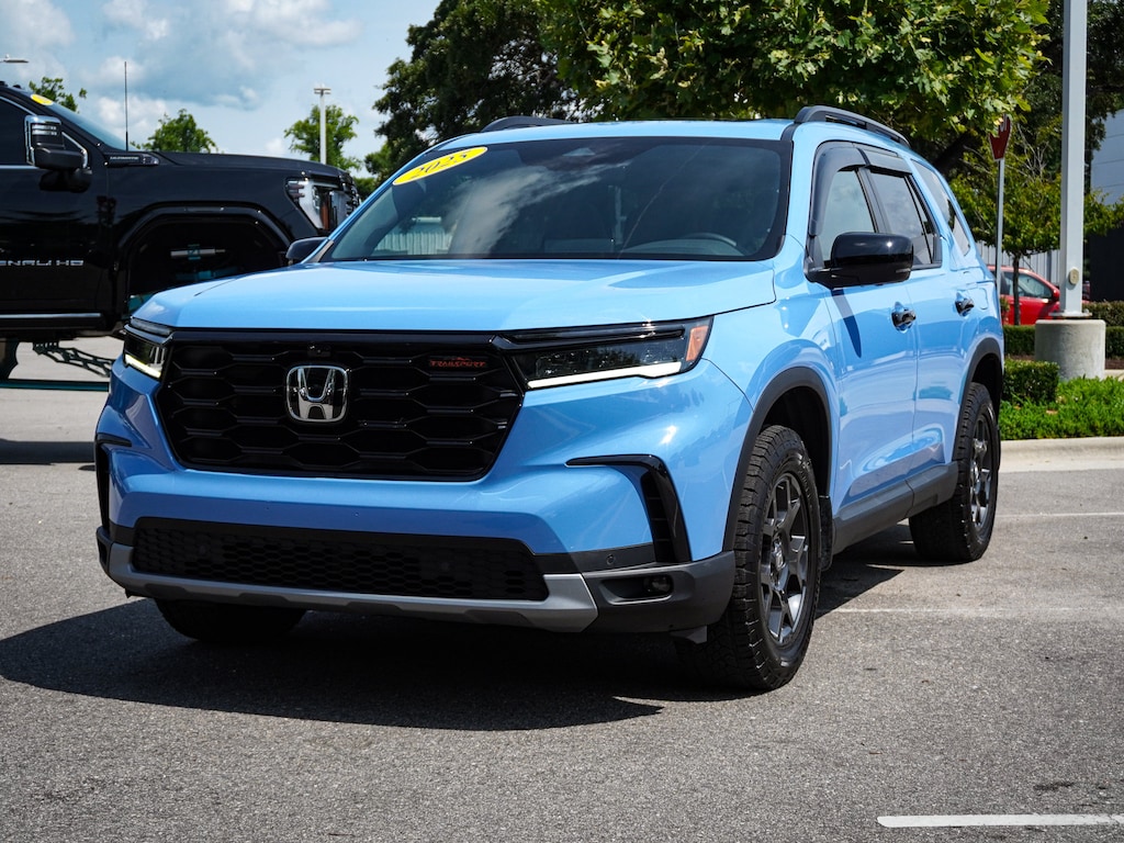 Used 2025 Honda Pilot TrailSport SUV