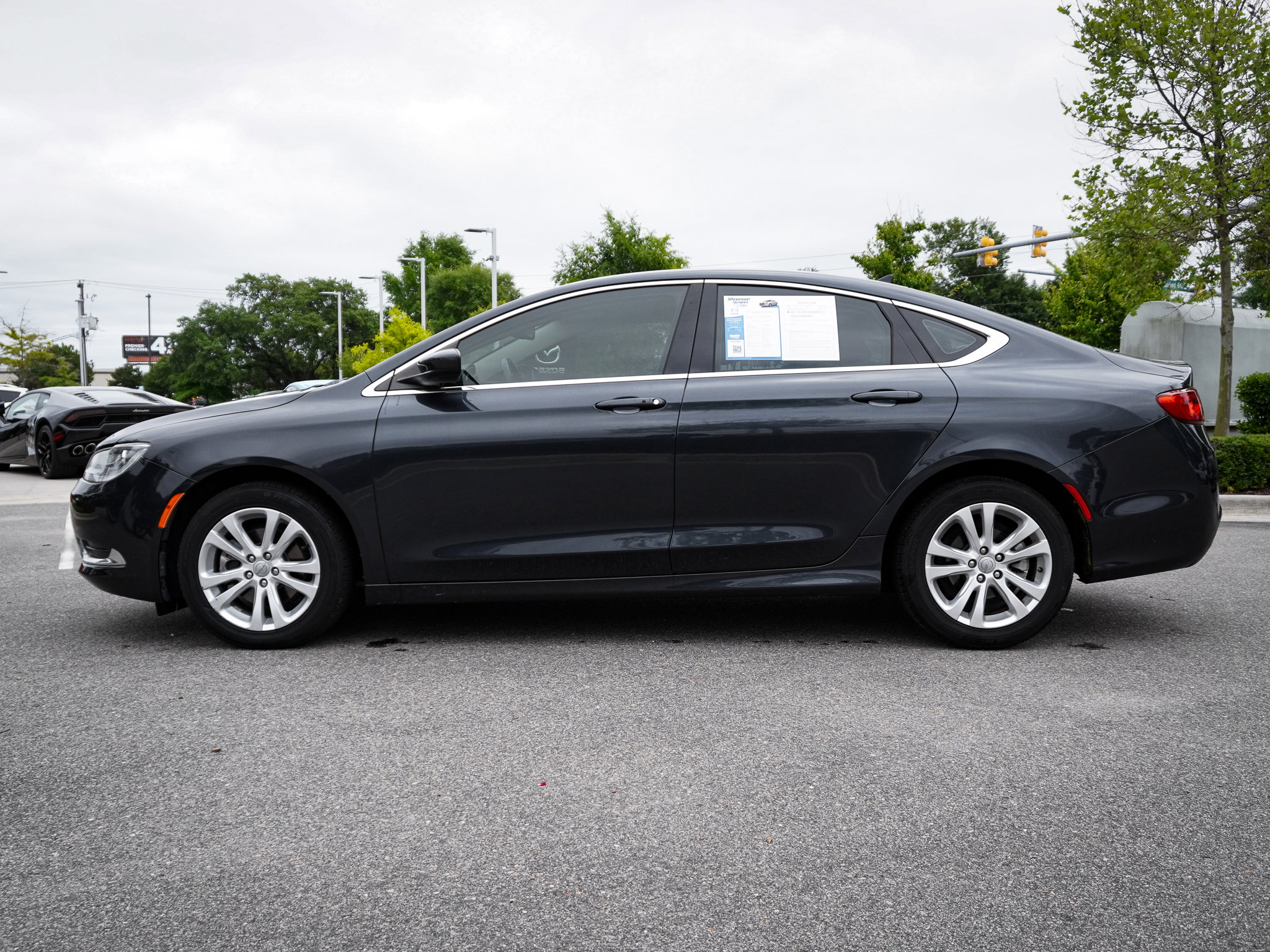 2017 Chrysler 200 Limited Platinum photo 5