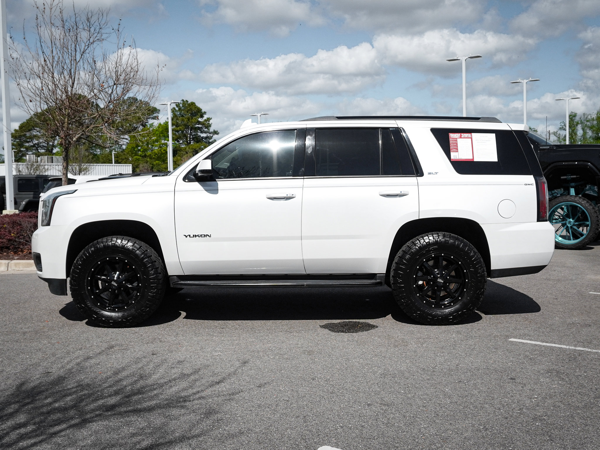 2019 GMC Yukon SLT photo 4