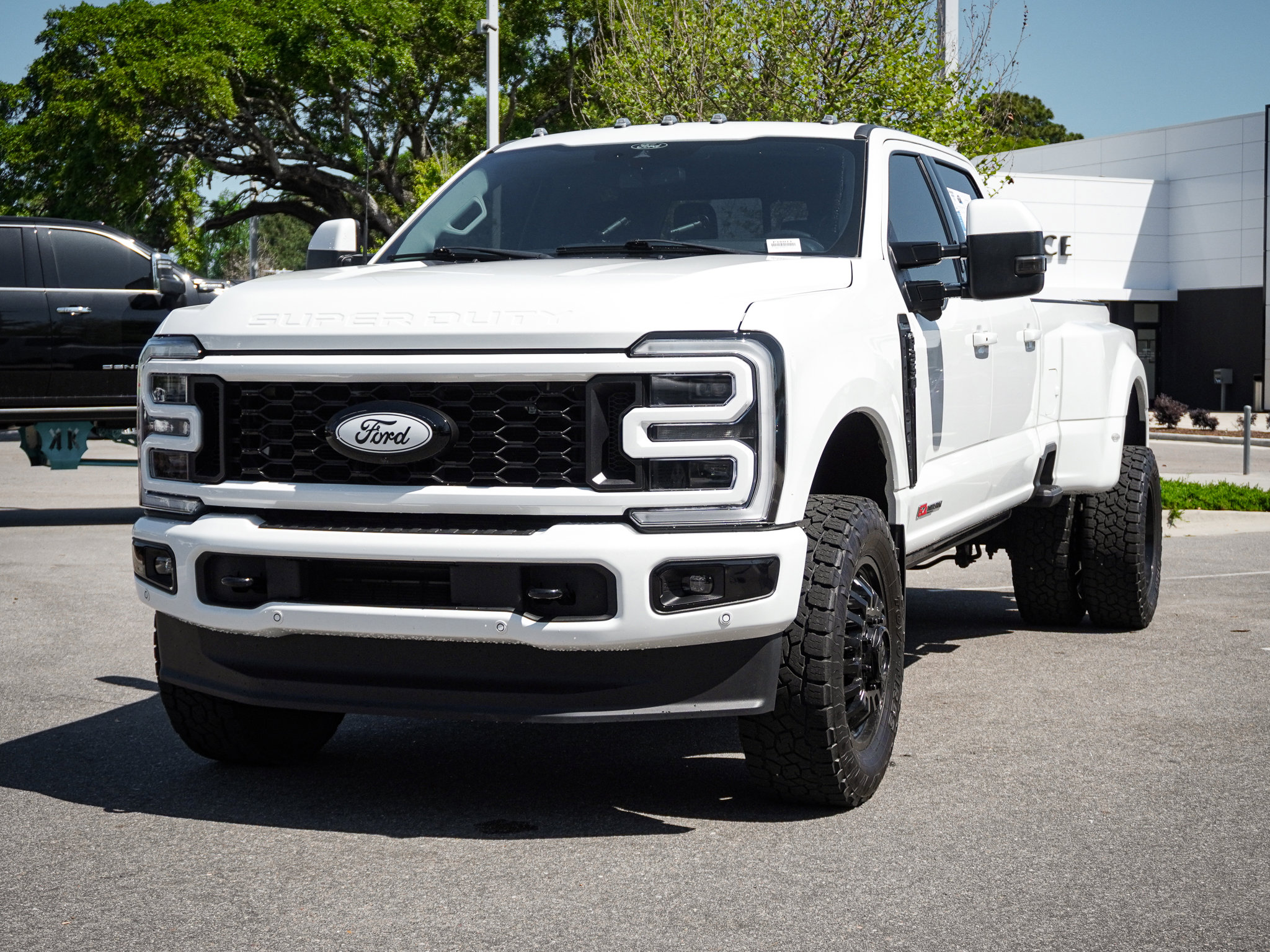 2024 Ford Super Duty F-350 DRW Limited photo 2