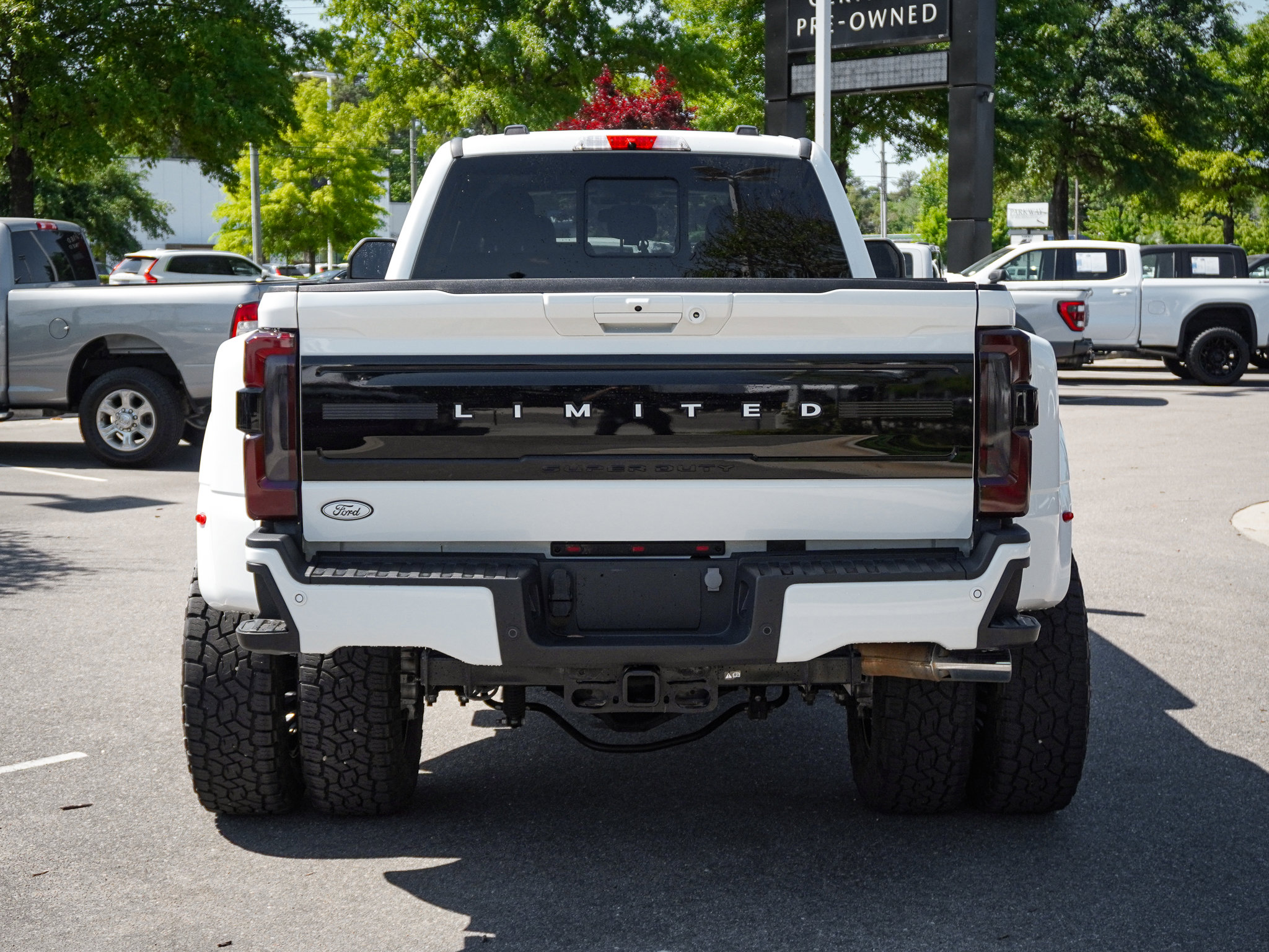 2024 Ford Super Duty F-350 DRW Limited photo 6