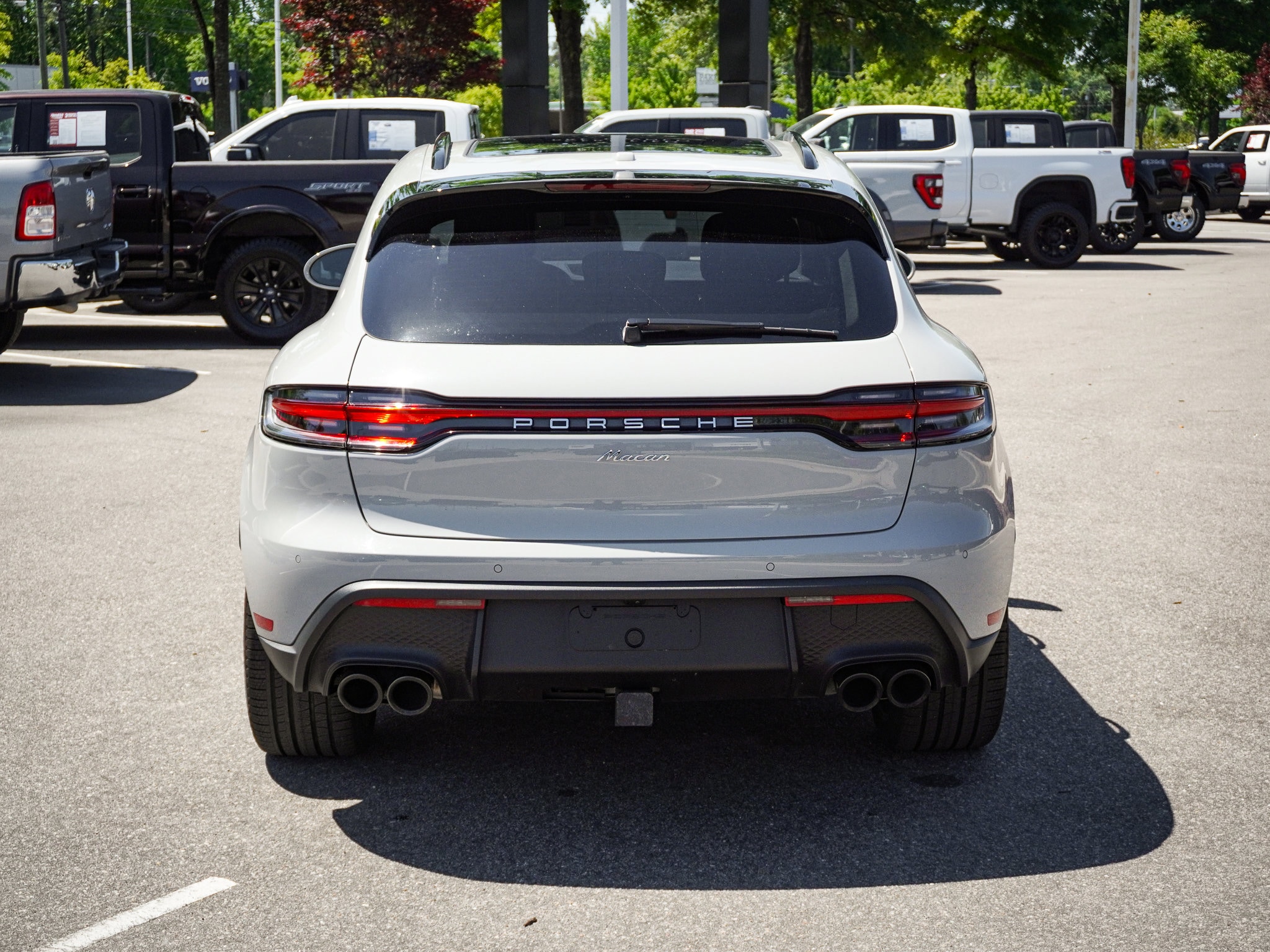 2025 Porsche Macan photo 6