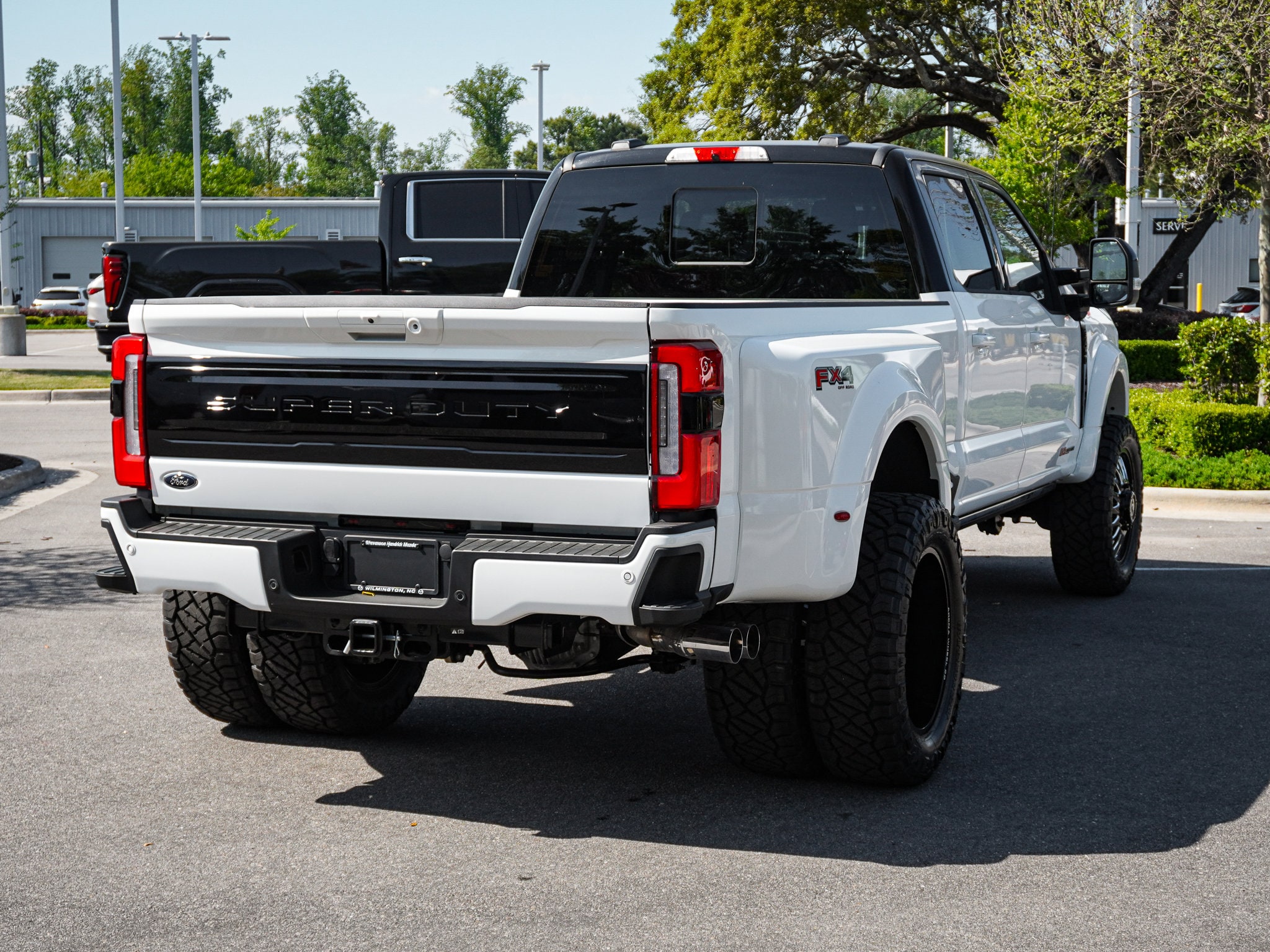 2026 Ford Super Duty F-450 DRW Platinum photo 3