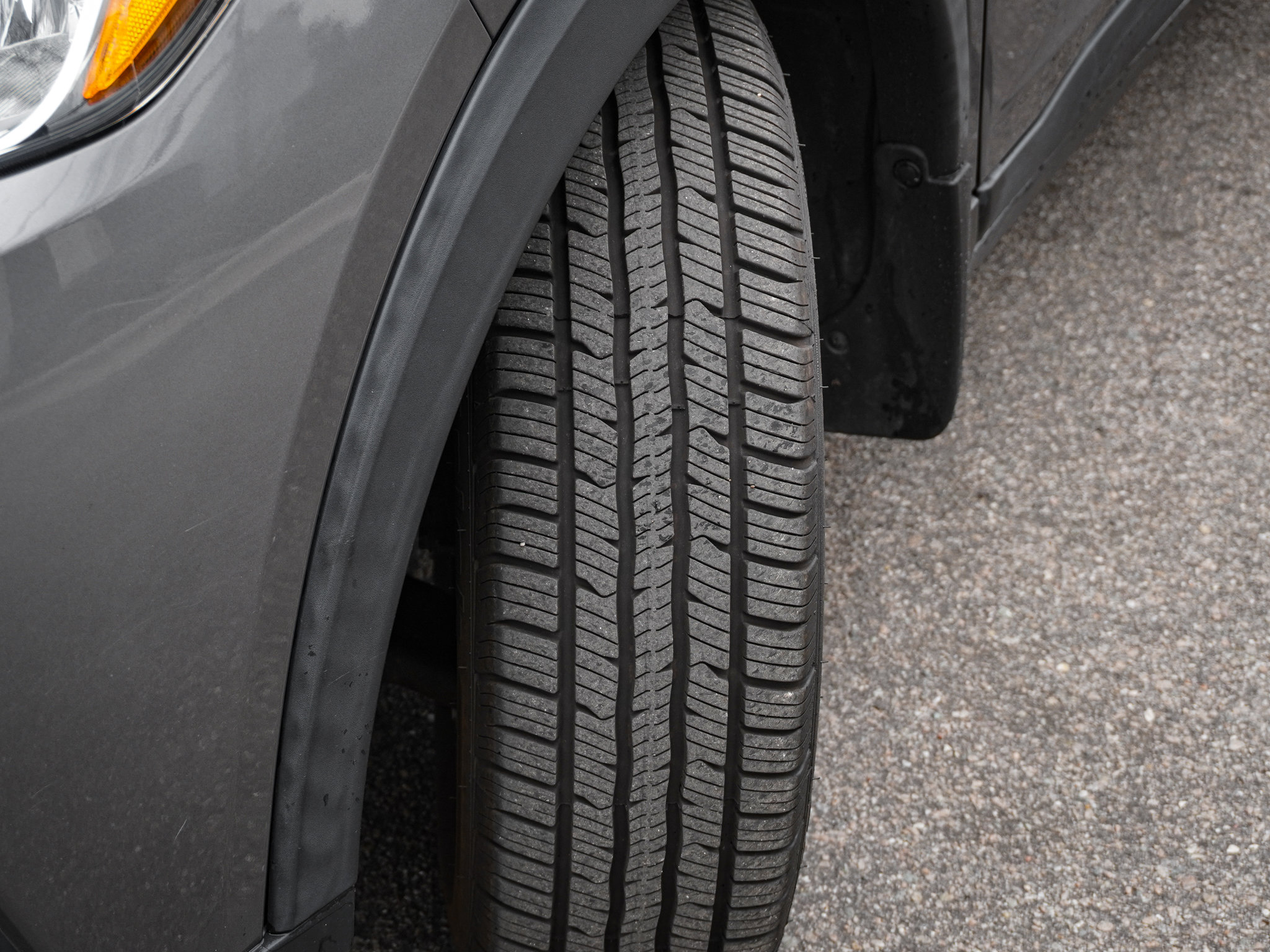 2019 Nissan Kicks S photo 2