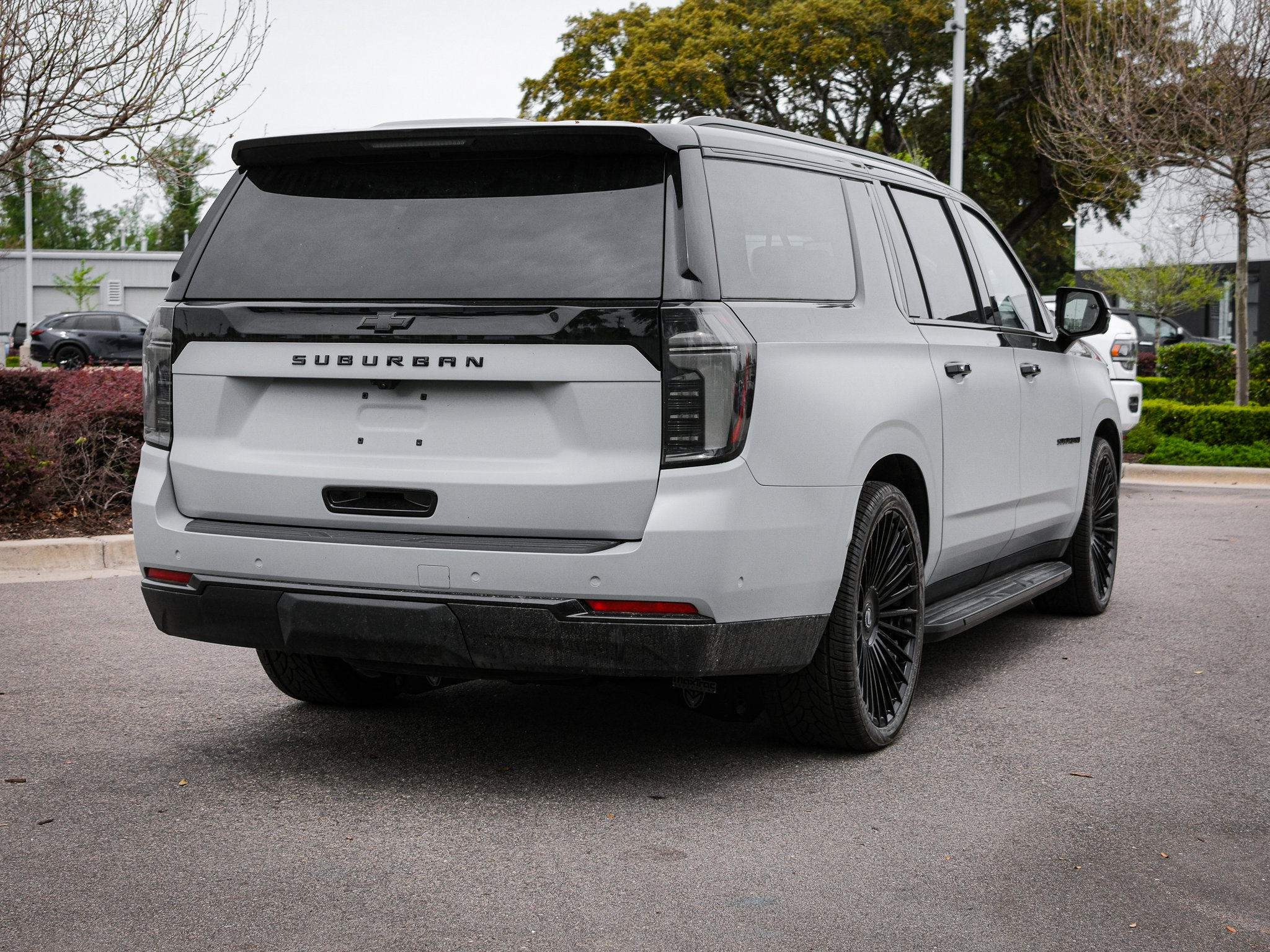 2025 Chevrolet Suburban LT photo 3