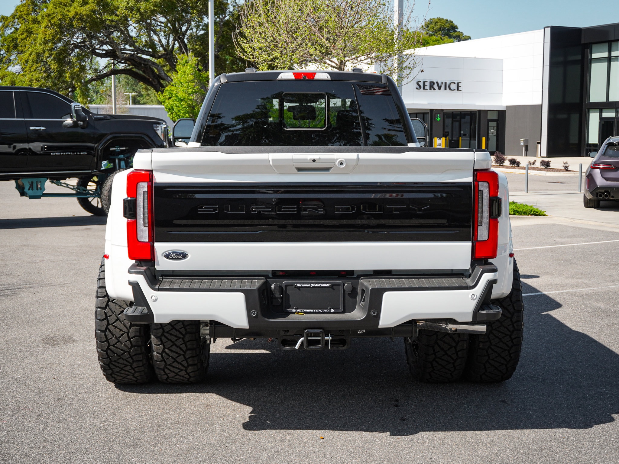 2026 Ford Super Duty F-450 DRW Platinum photo 6